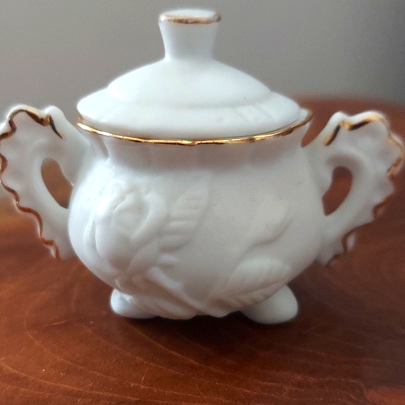 Vintage Miniature Tea Pot Set - Picture 4 of 5